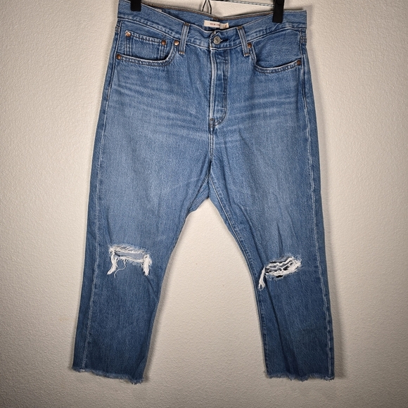 Levi's Premium Wedgie Straight Jeans Size 31 Medium Wash Distressed Button Fly - Picture 1 of 9